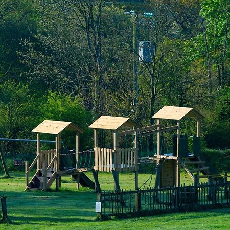 Our Goldfinch 1- Sleeps 2 Persons- Private Hot Tub-Pet Friendly-Tranquil Holiday Away From It All Yet Not Far From St Austell- The Holiday Home Has One Bedroom, Living And Dining Area, Equipped Kitchen-Decking-Outdoor Furniture-Fishing Lakes And More Grampound Zewnętrze zdjęcie