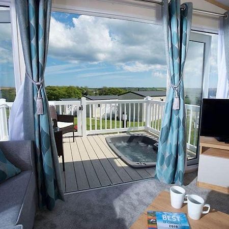 Our Goldfinch 1- Sleeps 2 Persons- Private Hot Tub-Pet Friendly-Tranquil Holiday Away From It All Yet Not Far From St Austell- The Holiday Home Has One Bedroom, Living And Dining Area, Equipped Kitchen-Decking-Outdoor Furniture-Fishing Lakes And More Grampound Zewnętrze zdjęcie