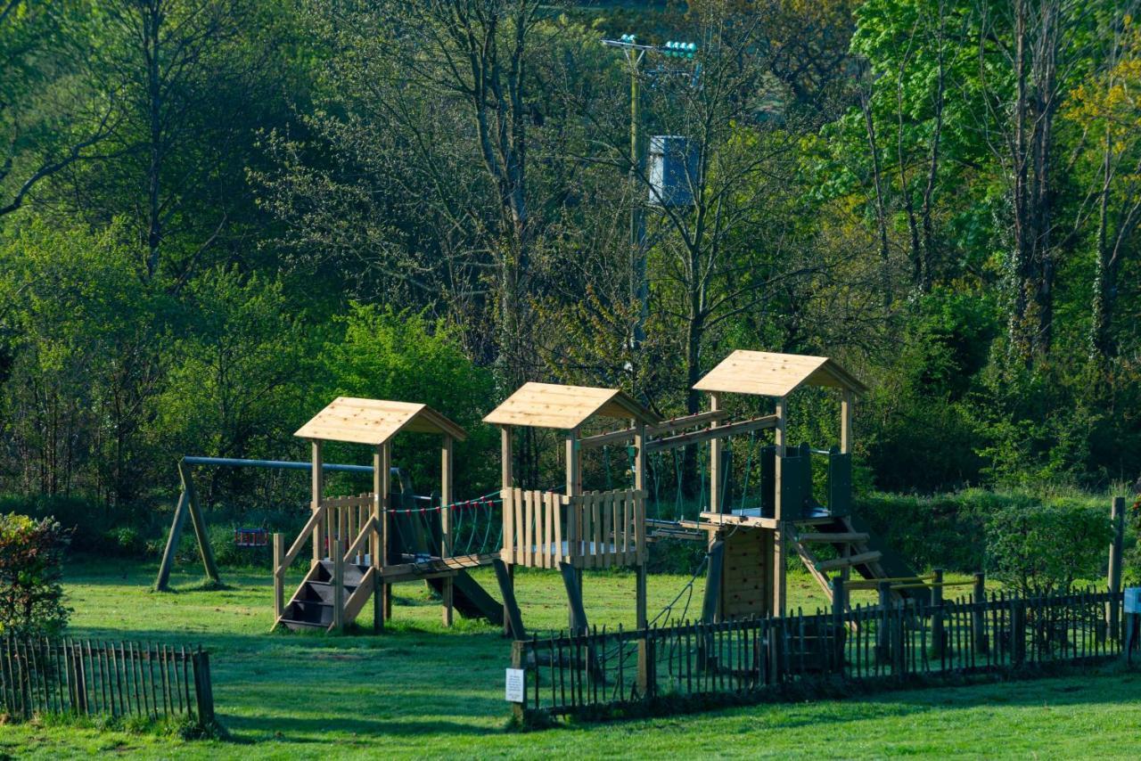 Our Goldfinch 1- Sleeps 2 Persons- Private Hot Tub-Pet Friendly-Tranquil Holiday Away From It All Yet Not Far From St Austell- The Holiday Home Has One Bedroom, Living And Dining Area, Equipped Kitchen-Decking-Outdoor Furniture-Fishing Lakes And More Grampound Zewnętrze zdjęcie