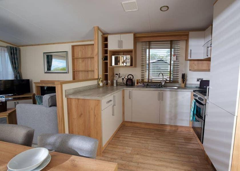 Our Goldfinch 1- Sleeps 2 Persons- Private Hot Tub-Pet Friendly-Tranquil Holiday Away From It All Yet Not Far From St Austell- The Holiday Home Has One Bedroom, Living And Dining Area, Equipped Kitchen-Decking-Outdoor Furniture-Fishing Lakes And More Grampound Zewnętrze zdjęcie