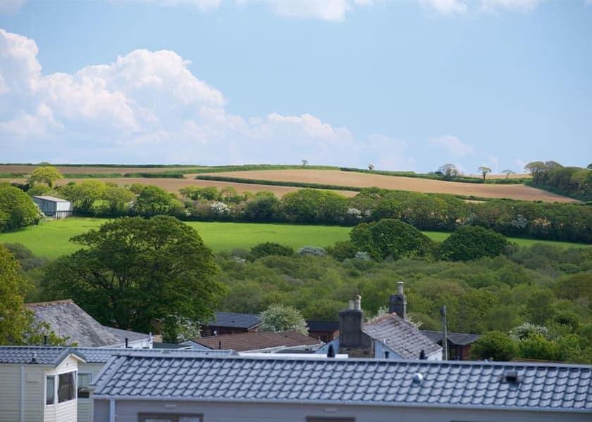 Our Goldfinch 1- Sleeps 2 Persons- Private Hot Tub-Pet Friendly-Tranquil Holiday Away From It All Yet Not Far From St Austell- The Holiday Home Has One Bedroom, Living And Dining Area, Equipped Kitchen-Decking-Outdoor Furniture-Fishing Lakes And More Grampound Zewnętrze zdjęcie